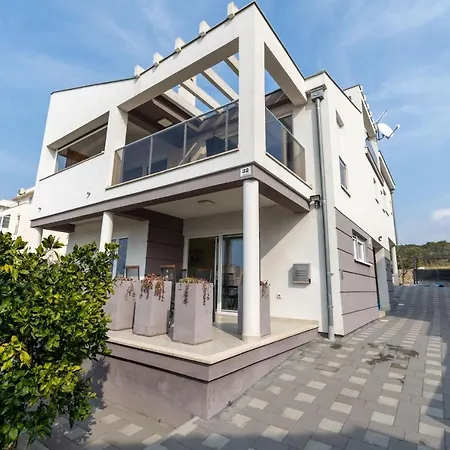 Monti Apartment *